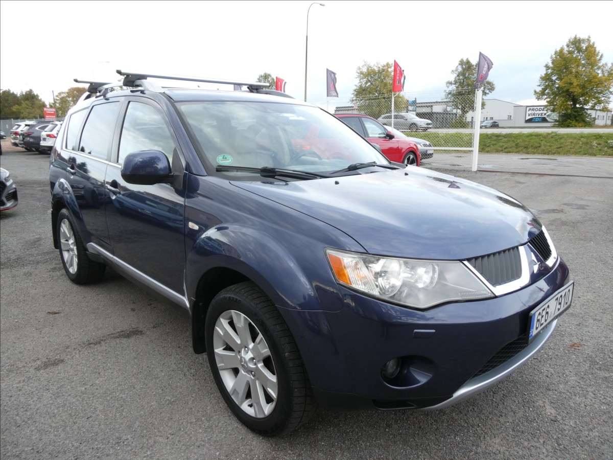 Mitsubishi Outlander 2,4 i 125kW 7.míst,4x4,automat
