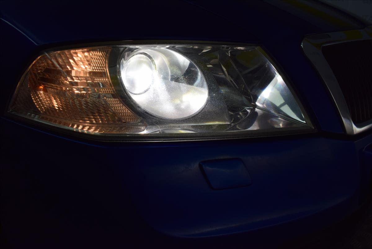 skoda-octavia-2-0-tdi-rs-1-maj-servisovano - 7