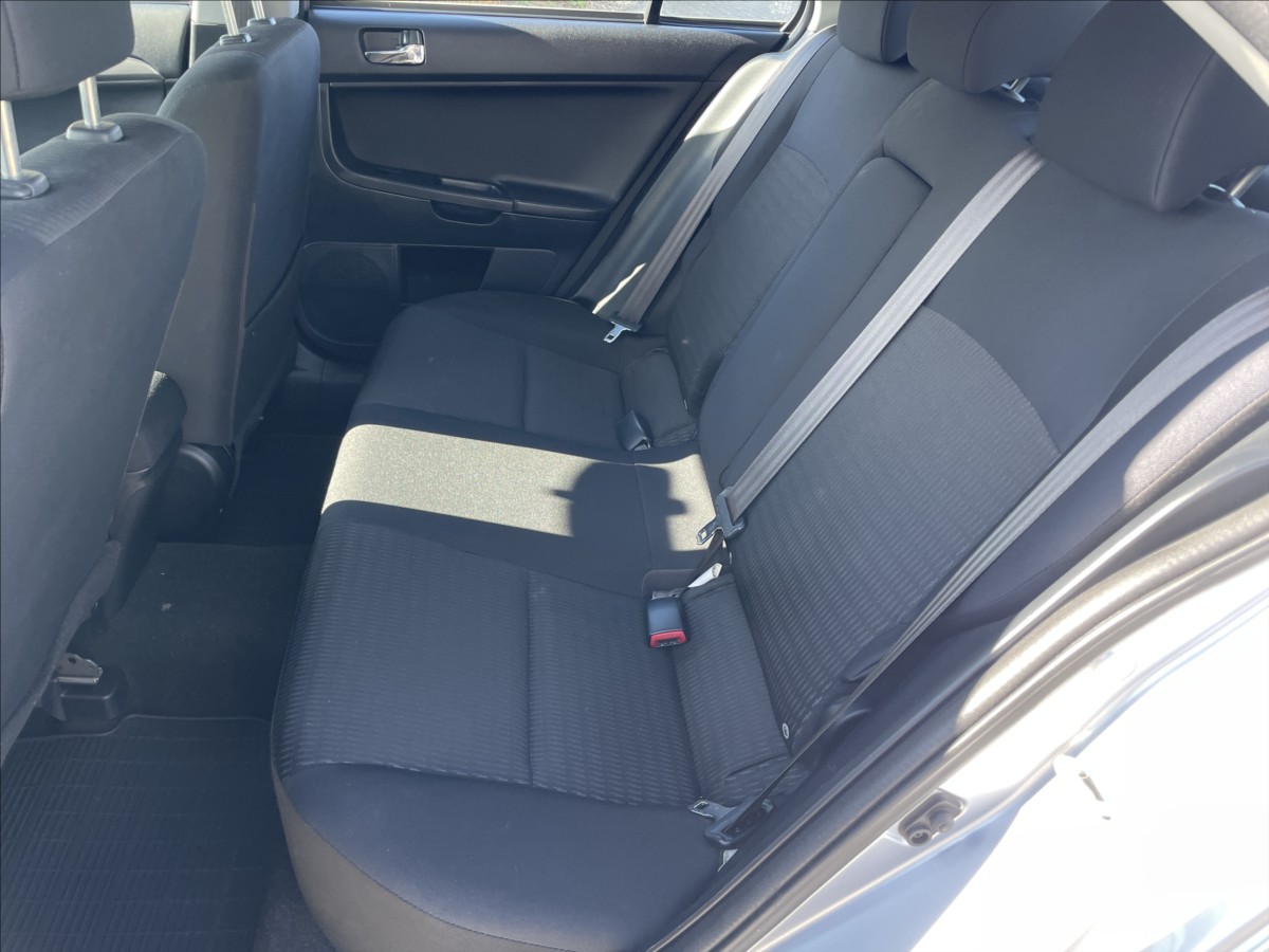 mitsubishi-lancer-1-6-i-86kw-invite-klima-tazne - 7