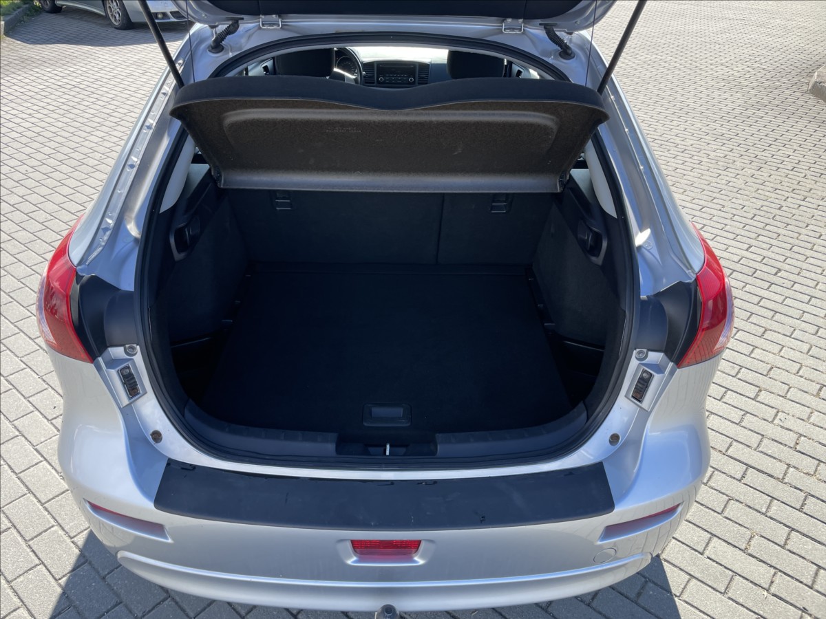 mitsubishi-lancer-1-6-i-86kw-invite-klima-tazne - 8