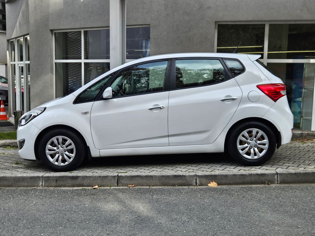hyundai-ix20-1-4i-trikolor-essential-1-maj - 1