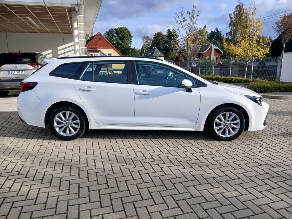 toyota-corolla-1-8-hybrid-comfort-tech-ts - 5