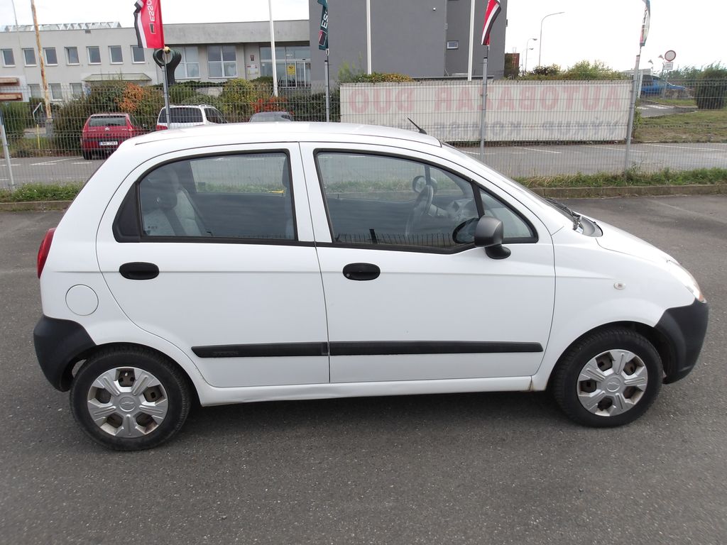 chevrolet-spark-0-8-i-387kw-najeto-46-000km-cr - 3