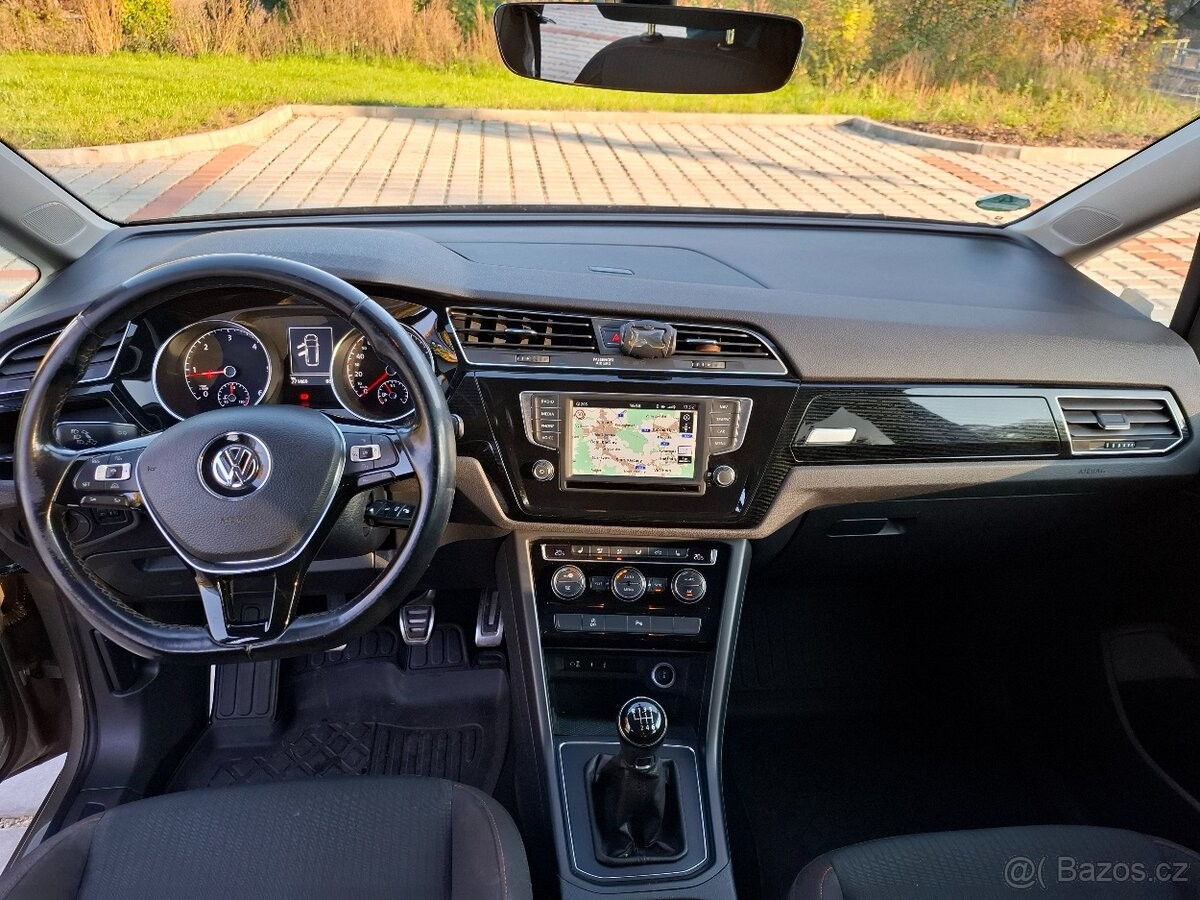 volkswagen-touran-2-0-tdi-highline-2017-acc-nav - 2