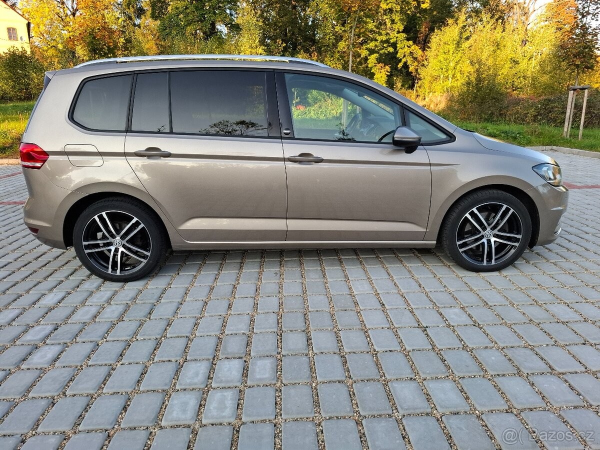 volkswagen-touran-2-0-tdi-highline-2017-acc-nav - 3