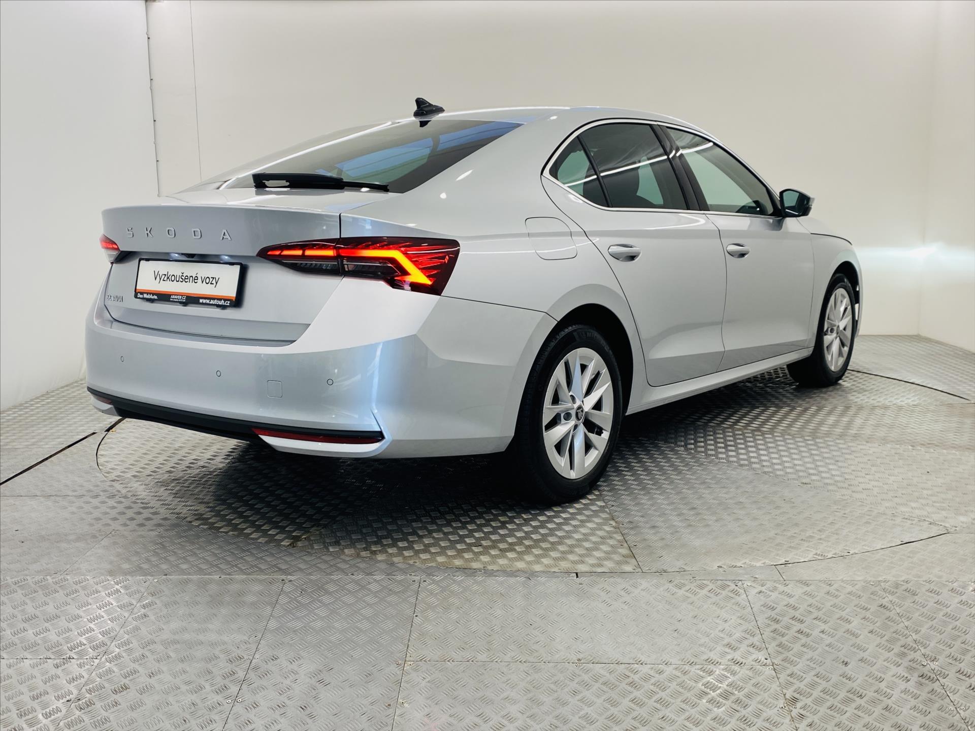 skoda-octavia-1-5-tsi-m-hev-110kw-dsg-top-selection - 1