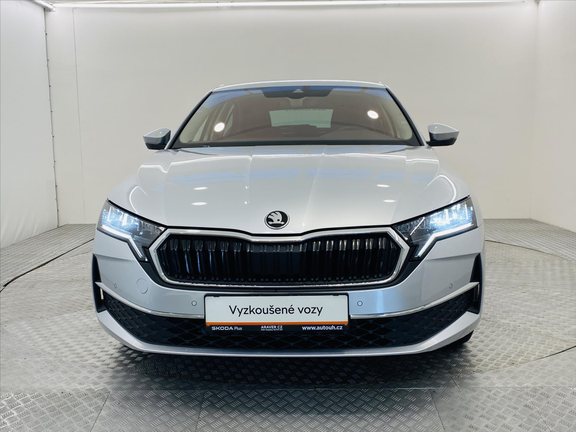 skoda-octavia-1-5-tsi-m-hev-110kw-dsg-top-selection - 3