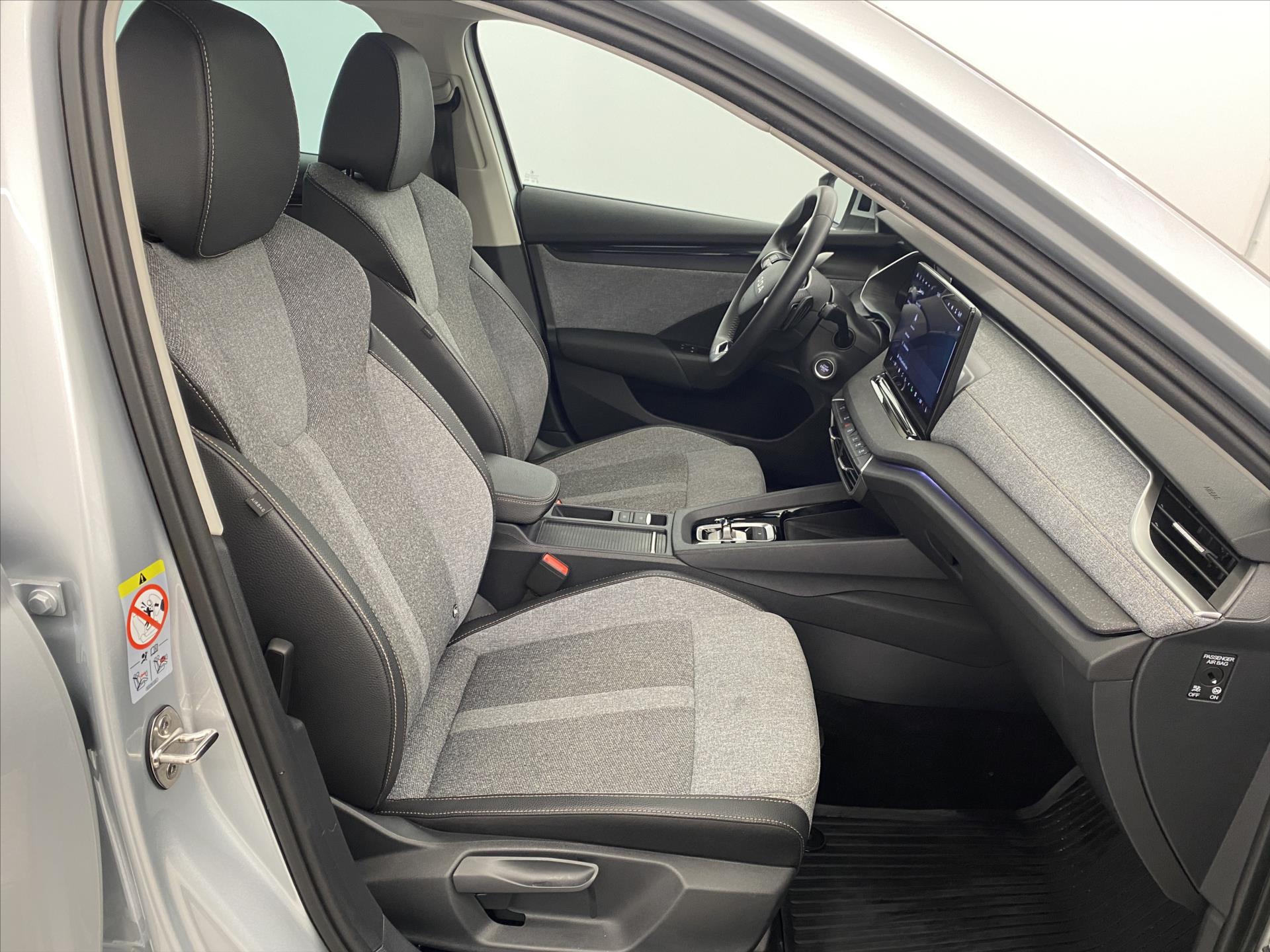 skoda-octavia-1-5-tsi-m-hev-110kw-dsg-top-selection - 7