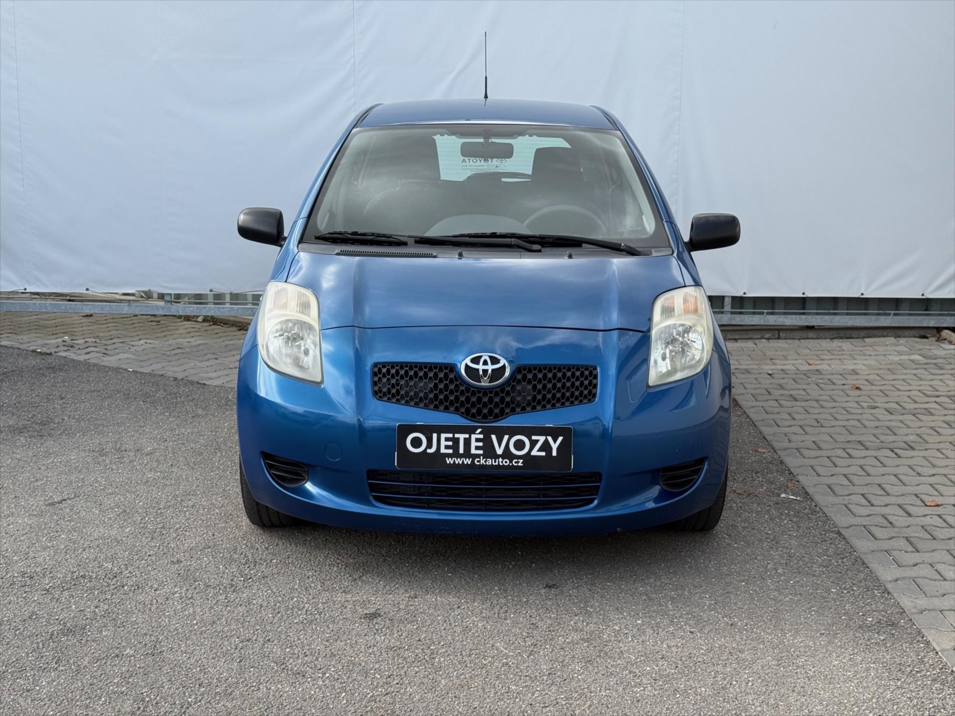 toyota-yaris-1-3-terra-cool-rezervace - 1
