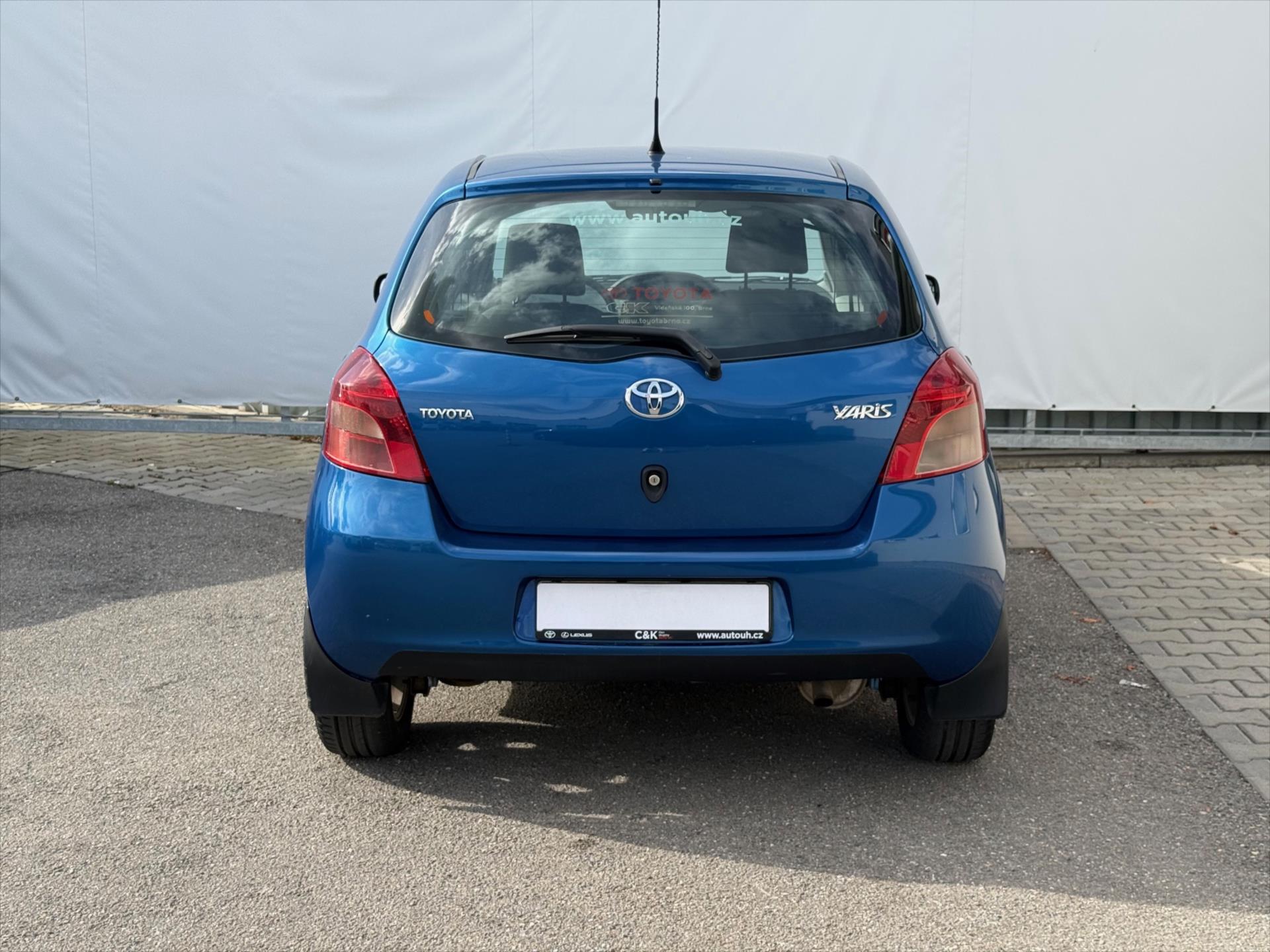 toyota-yaris-1-3-terra-cool-rezervace - 4