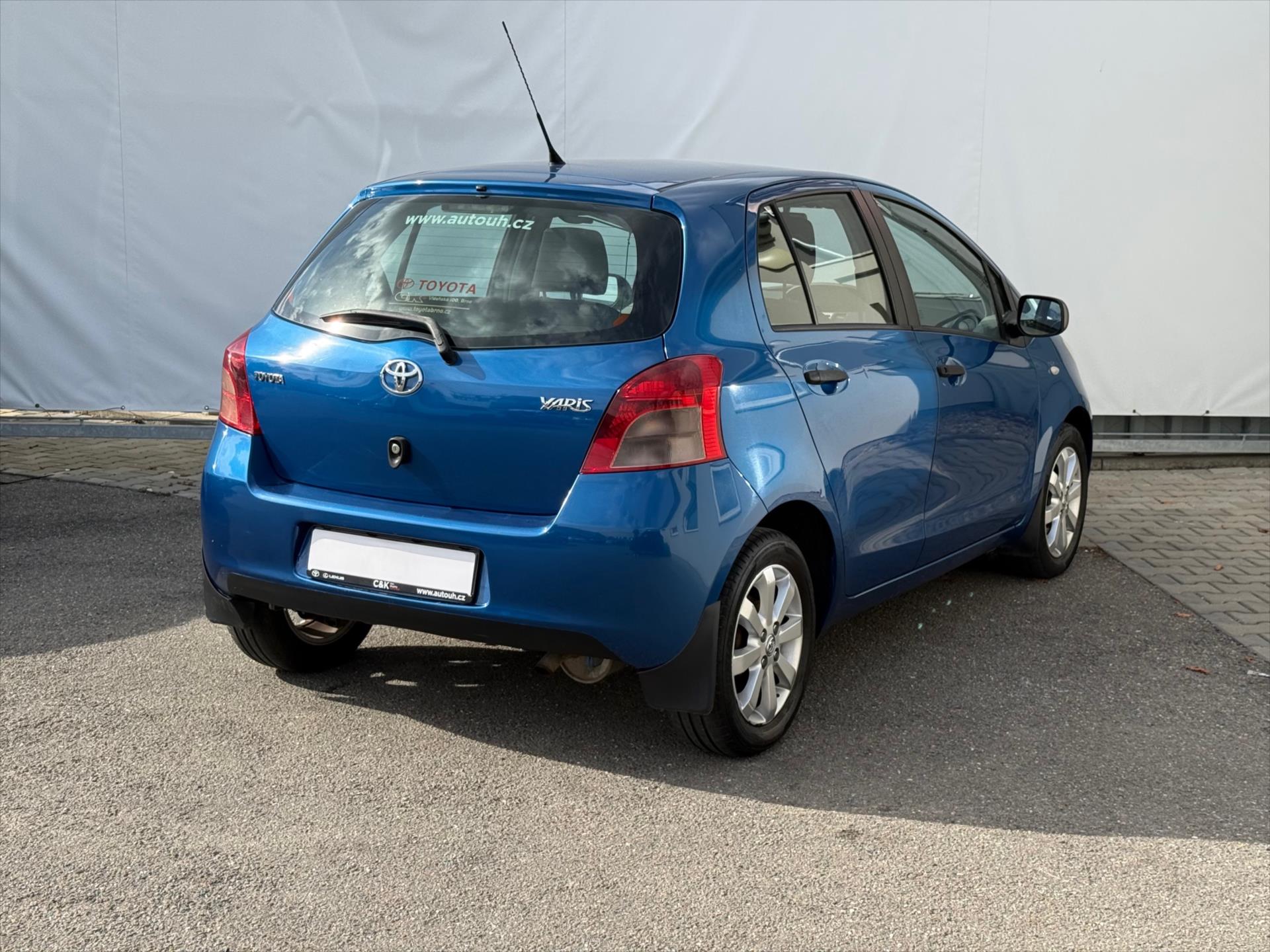 toyota-yaris-1-3-terra-cool-rezervace - 5