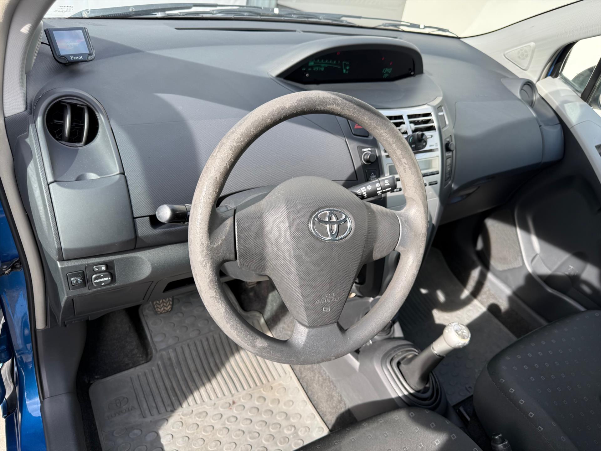 toyota-yaris-1-3-terra-cool-rezervace - 6