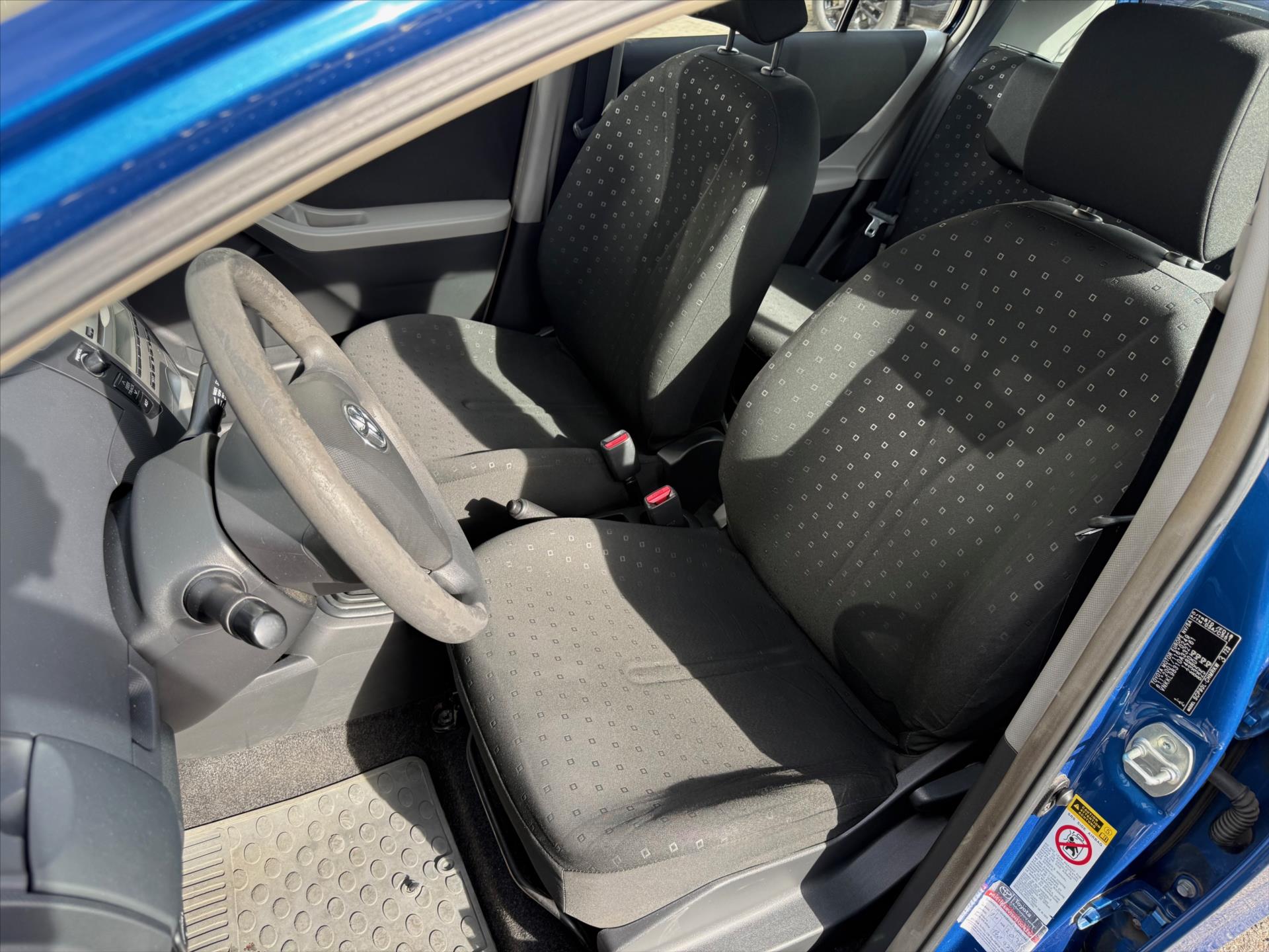 toyota-yaris-1-3-terra-cool-rezervace - 7
