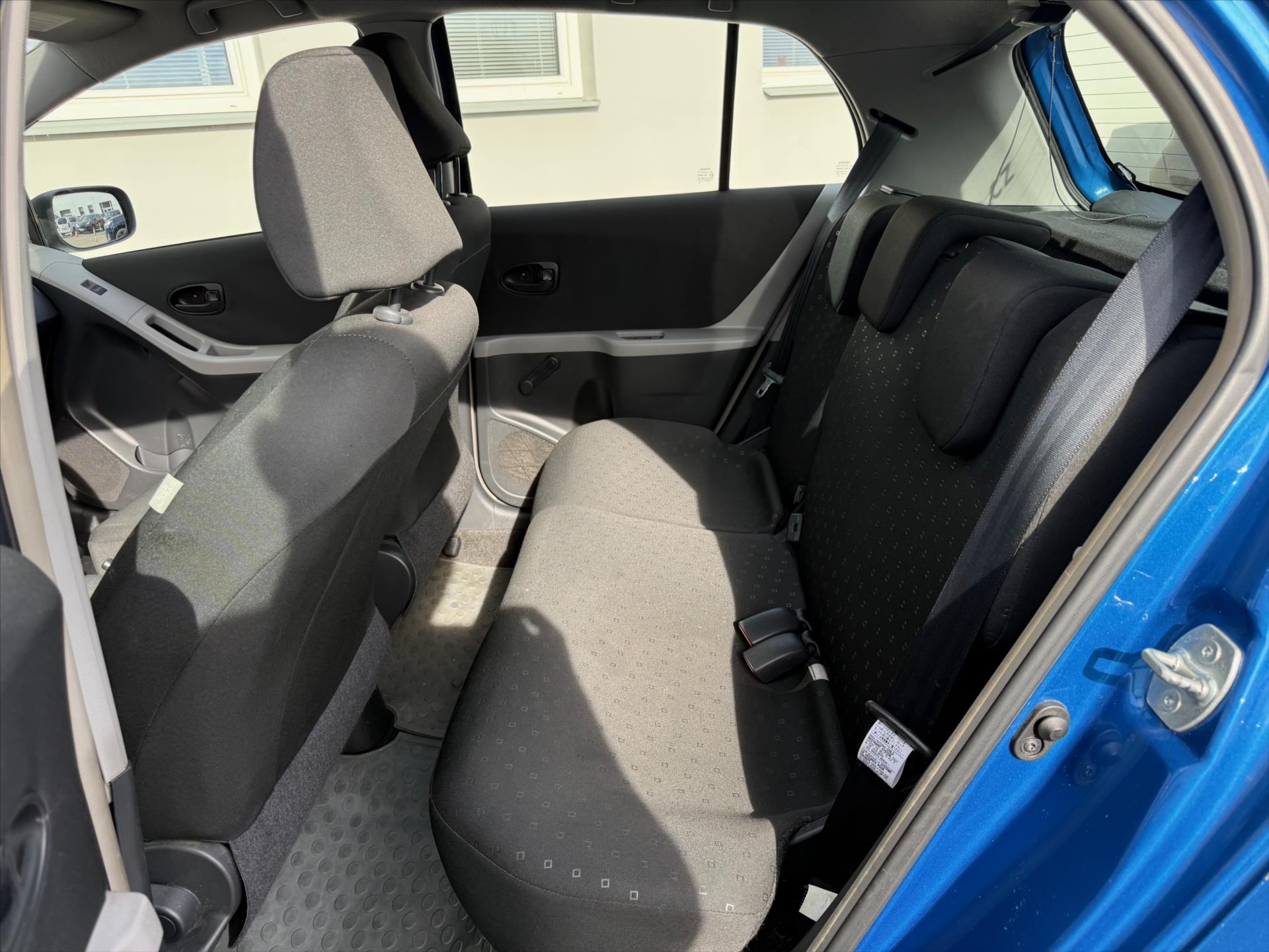 toyota-yaris-1-3-terra-cool-rezervace - 9