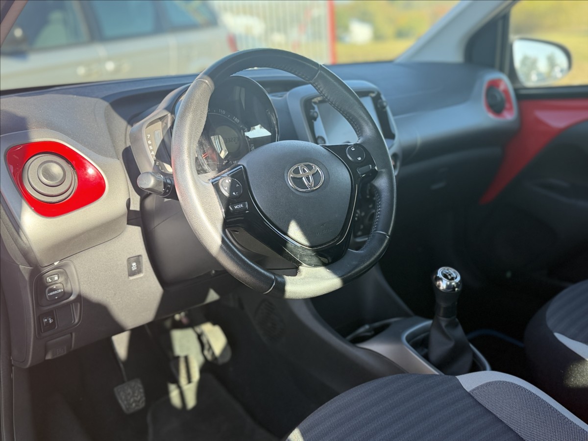 toyota-aygo-1-0-i-53kw-klima-33-000km - 8
