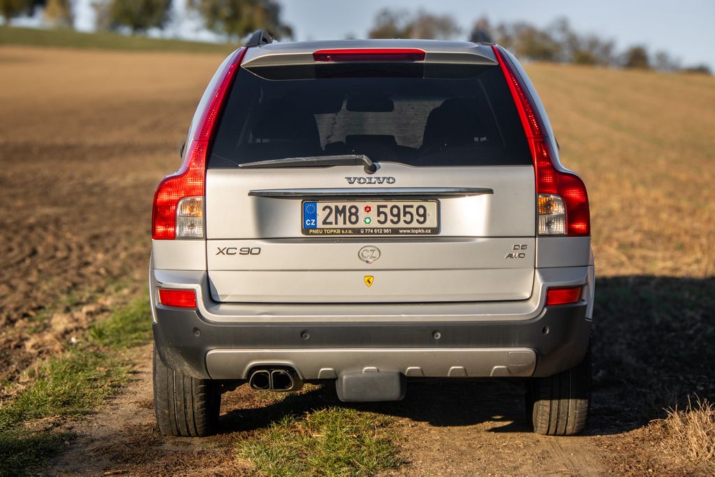 volvo-xc90-dvd-nezavisle-topeni-tazne - 5