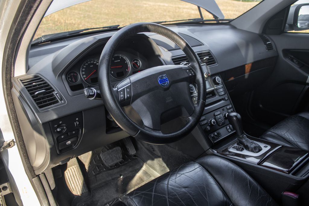 volvo-xc90-dvd-nezavisle-topeni-tazne - 9