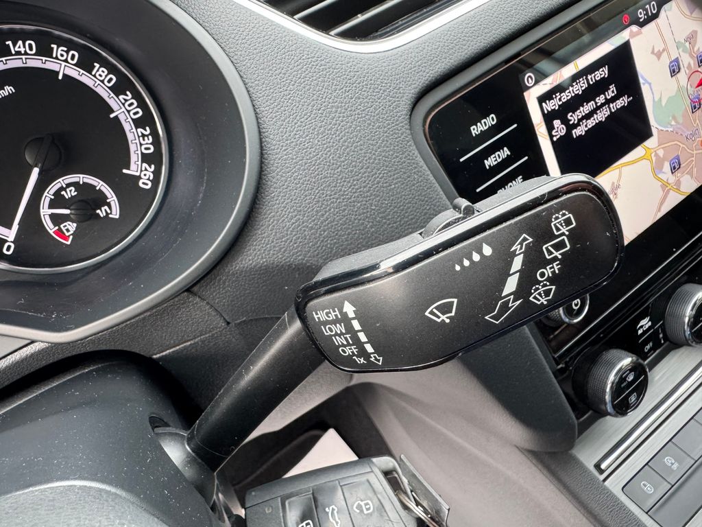 skoda-octavia-combi-1-5-tsi-ambition-clever - 9