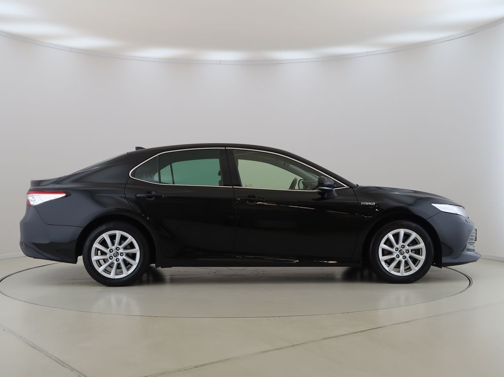 toyota-camry-2-5-hybrid-navigace-kamera - 3