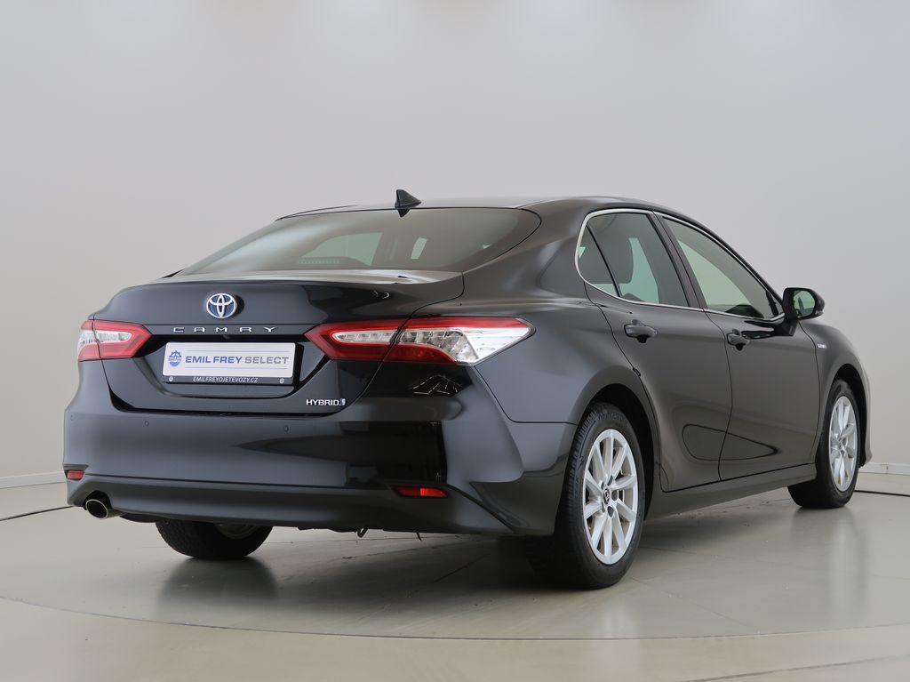 toyota-camry-2-5-hybrid-navigace-kamera - 4