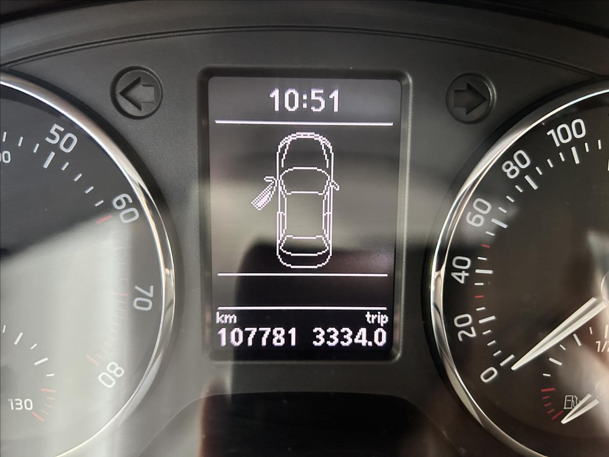 skoda-rapid-1-2-tsi-63kw-serviska-2-maj-cr - 9