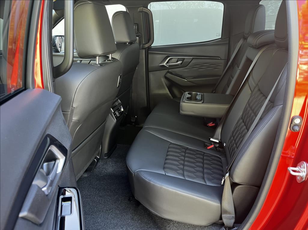 isuzu-d-max-1-9-double-cab-6a-t-v-cross-my25 - 8