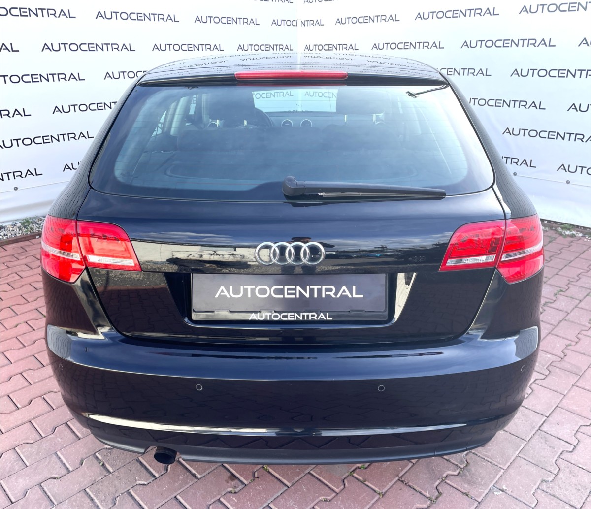 audi-a3-1-2-tfsi-sportback-77kw-servisovano - 4
