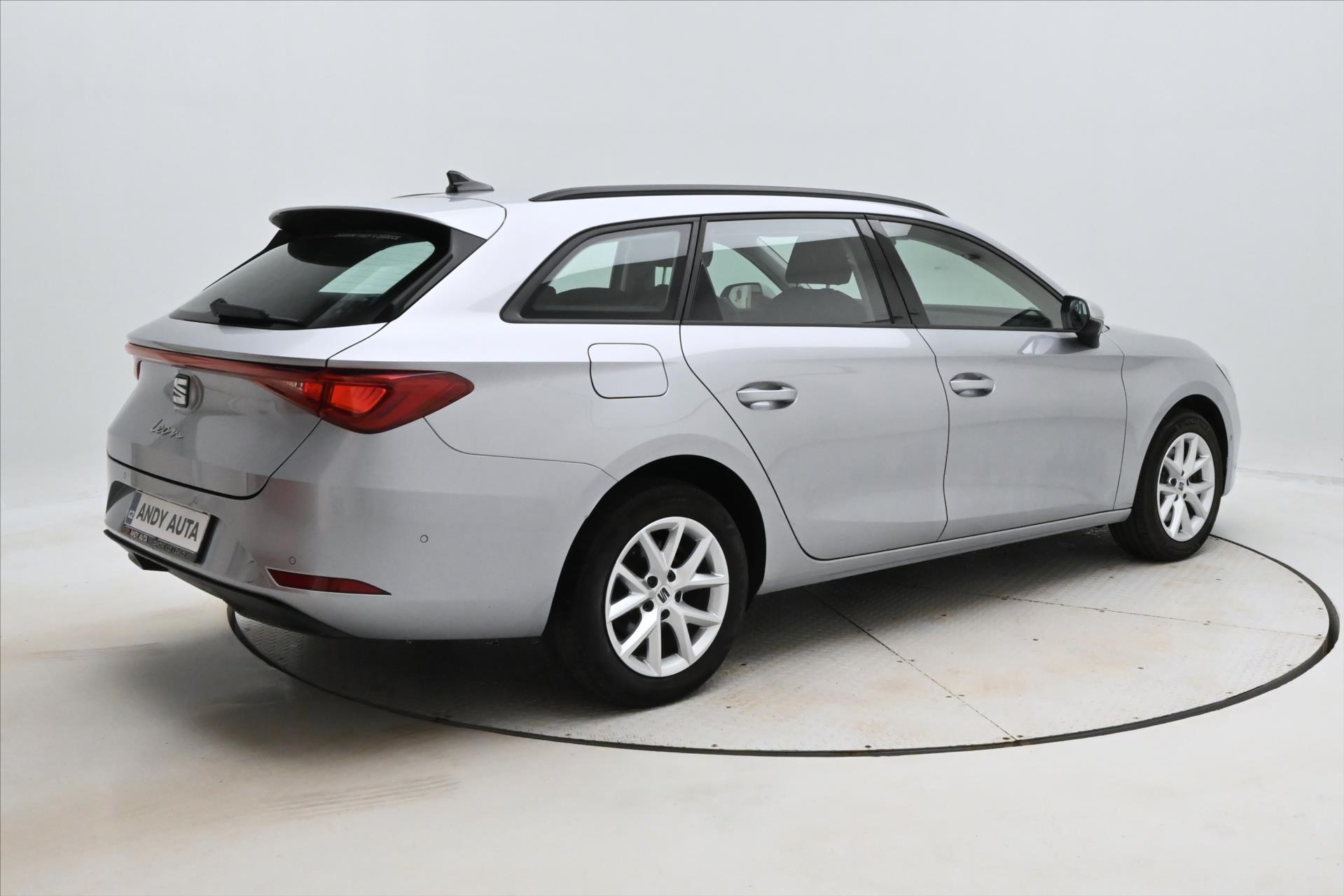 seat-leon-2-0-tdi-110-kw-style-zaruka-az-5-let - 4