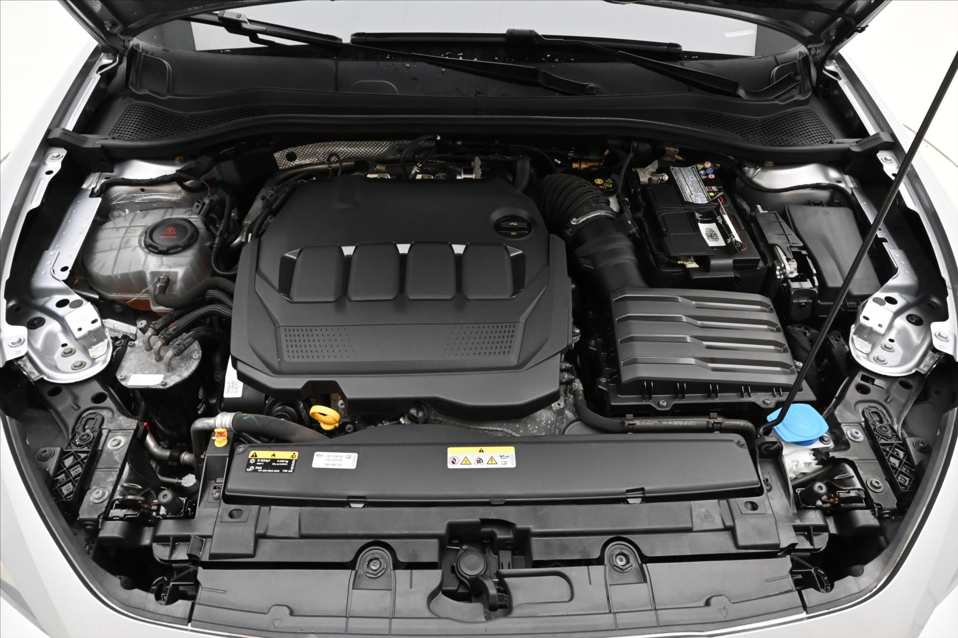 seat-leon-2-0-tdi-110-kw-style-zaruka-az-5-let - 8