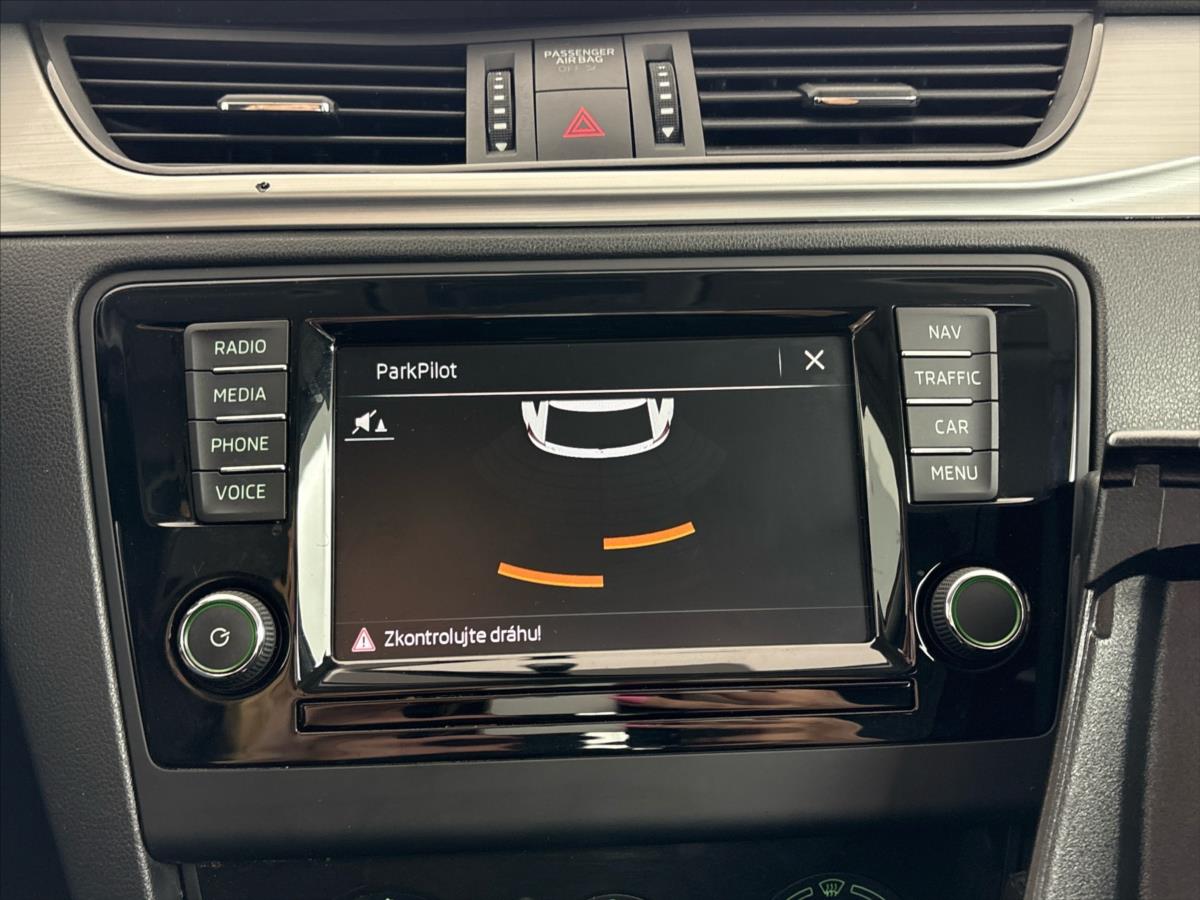 skoda-rapid-1-4-tdi-ambition-7dsg - 9