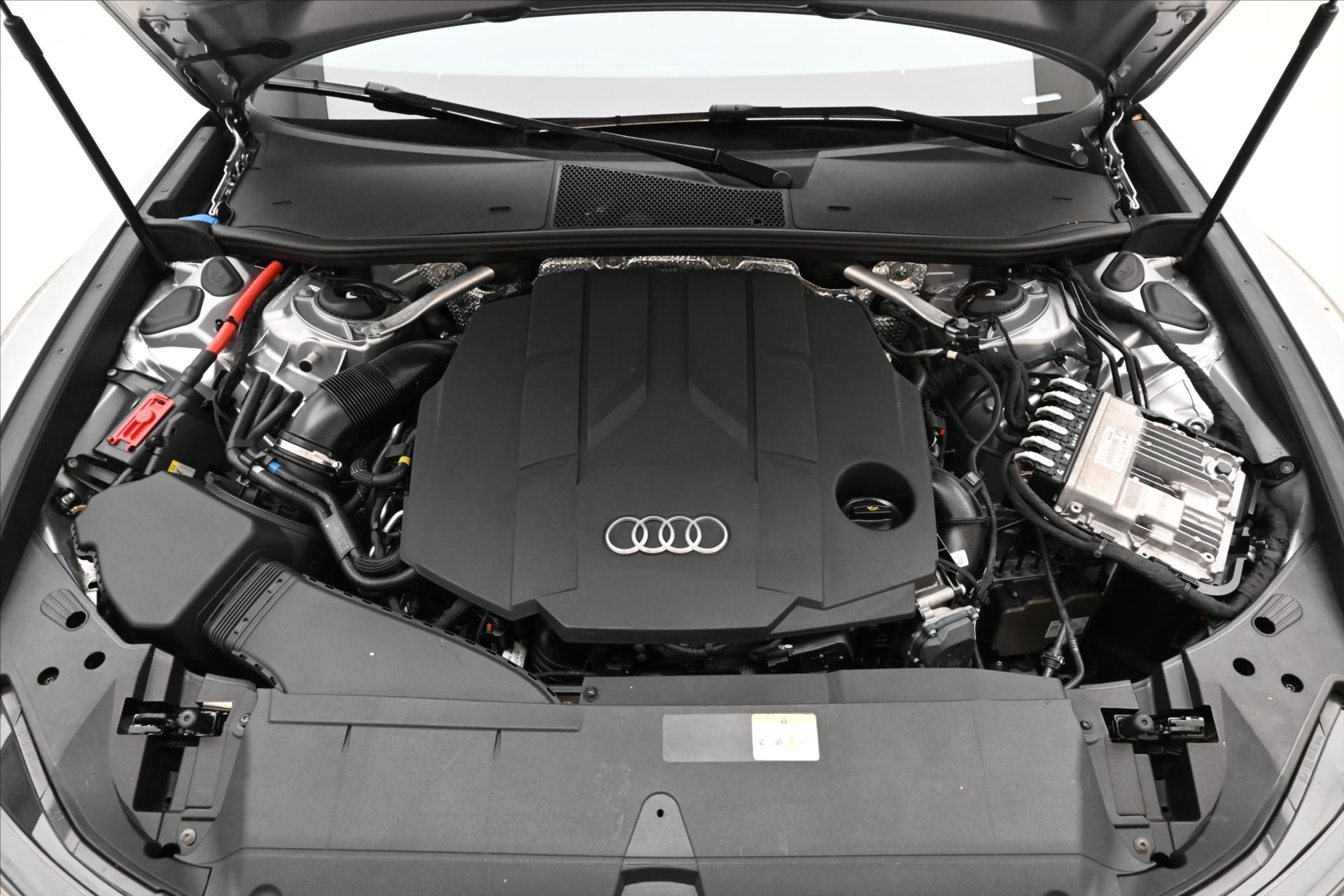 audi-a6-3-0-tdi-v6-210kw-mhev-zaruka-az-5-let - 8