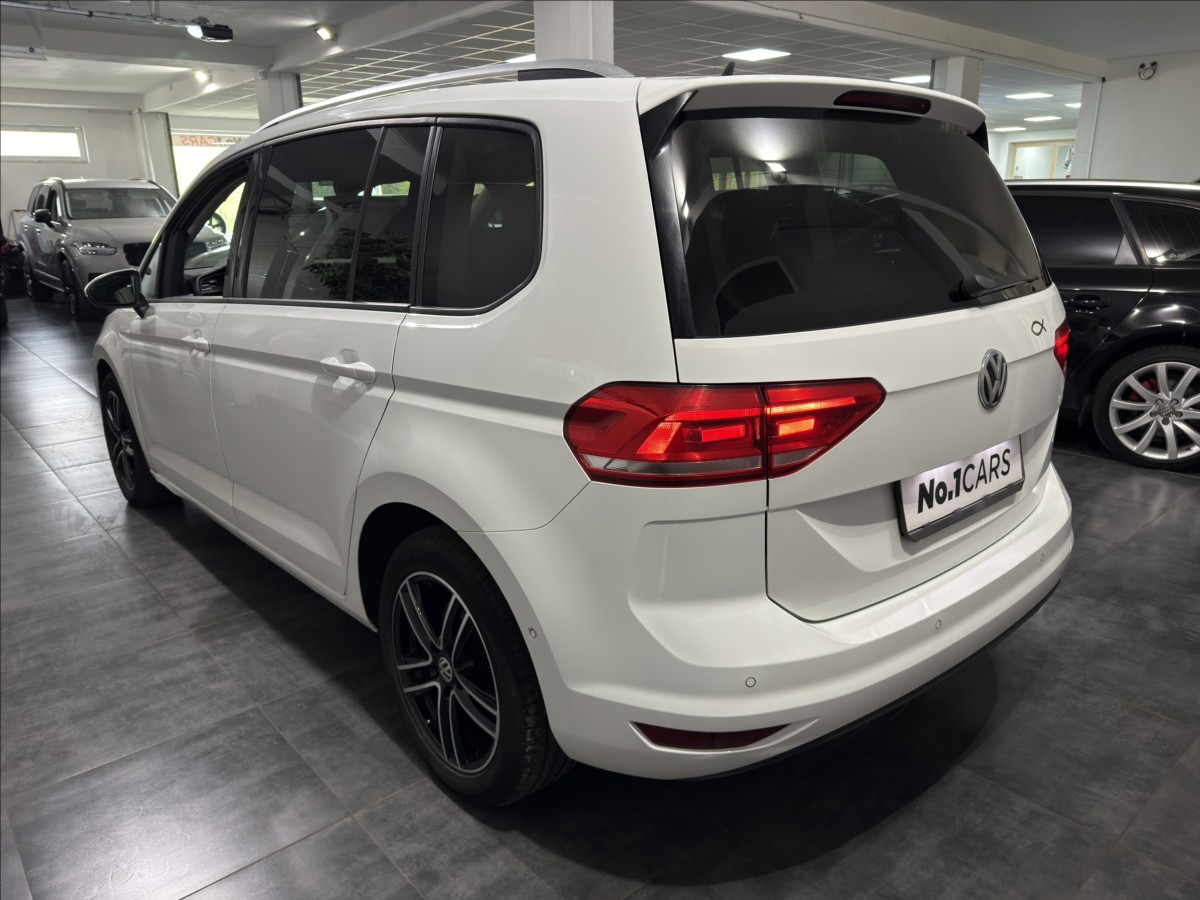 volkswagen-touran-1-6-tdi-join-acc-panorama - 3
