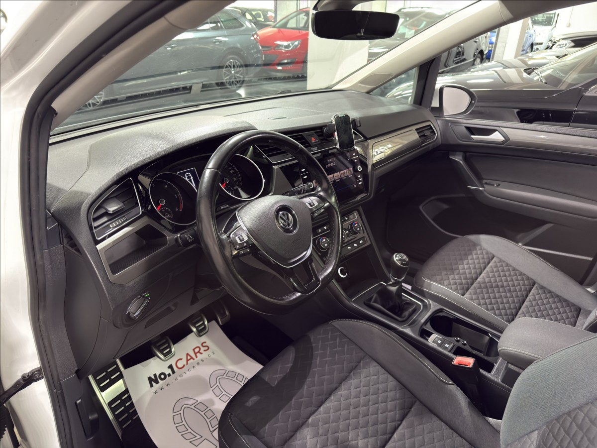 volkswagen-touran-1-6-tdi-join-acc-panorama - 6