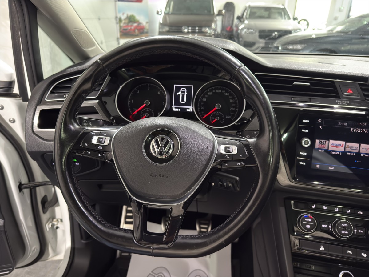 volkswagen-touran-1-6-tdi-join-acc-panorama - 7