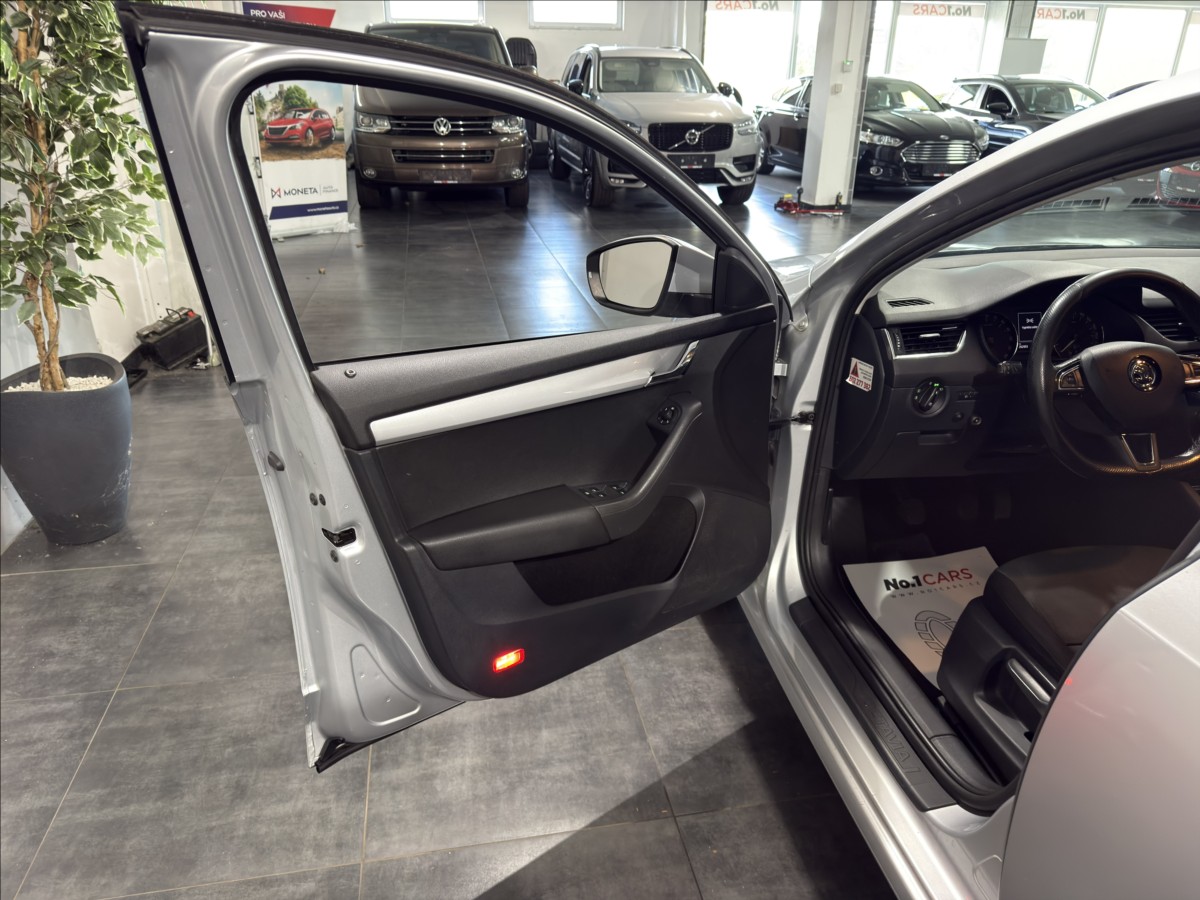 skoda-octavia-1-6-tdi-key-less-tazne-cr - 5