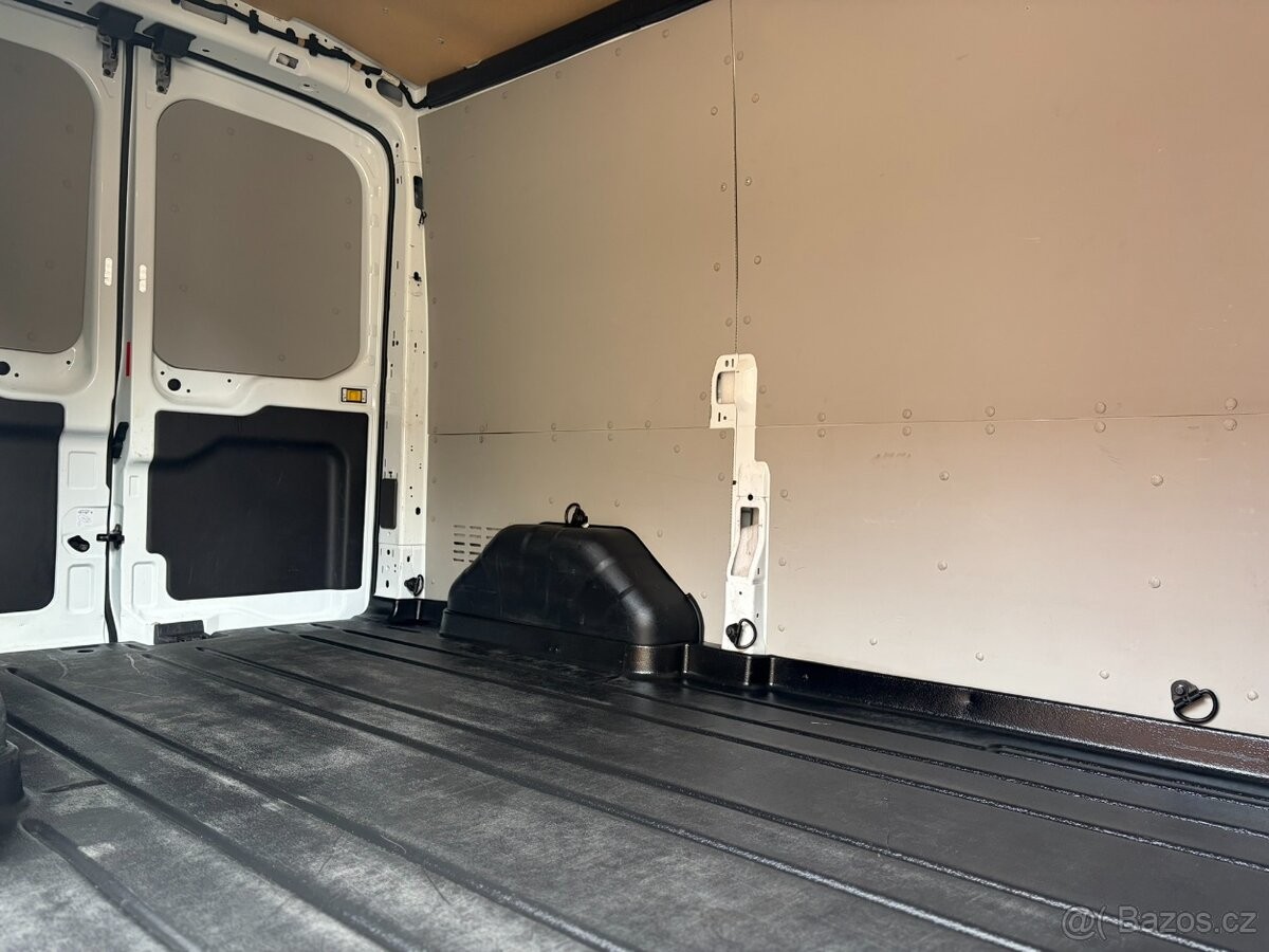 ford-transit-2-0-l2h2-rv-21-1-majitel-cr - 3