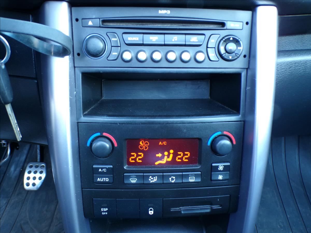 peugeot-207-1-6-cc - 9