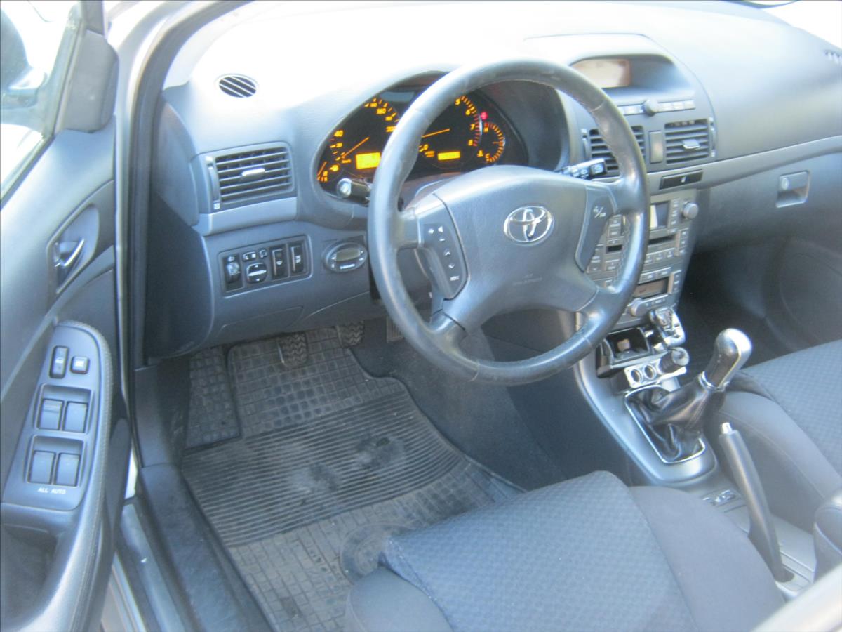 toyota-avensis-2-0-kombi - 8