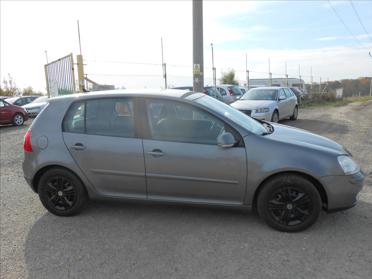 volkswagen-golf-1-4-i-16v-cz-serviska - 1
