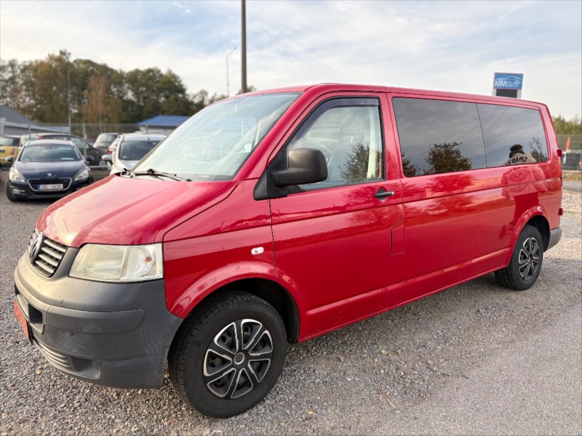 Volkswagen Transporter 2,5 TDi LONG kouří motor 5MÍST