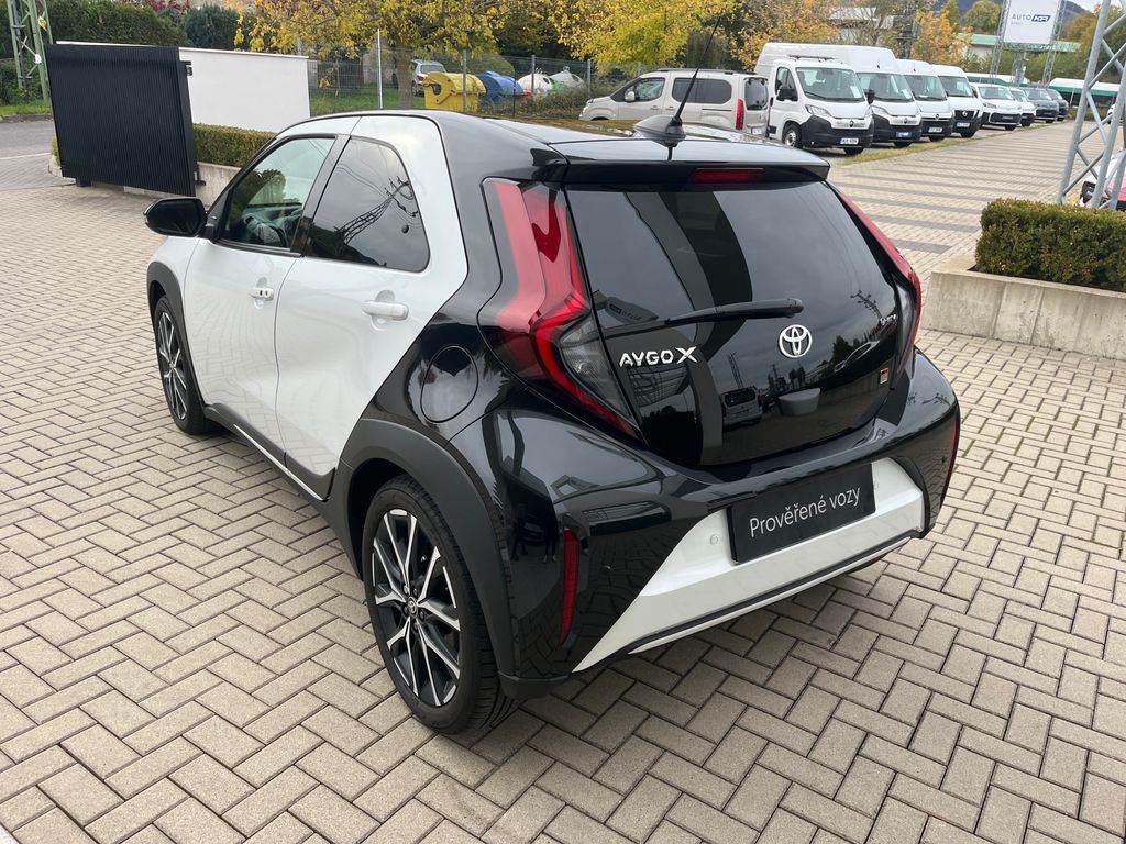 toyota-aygo-1-5-hybrid-e-cvt-gr-sport - 3