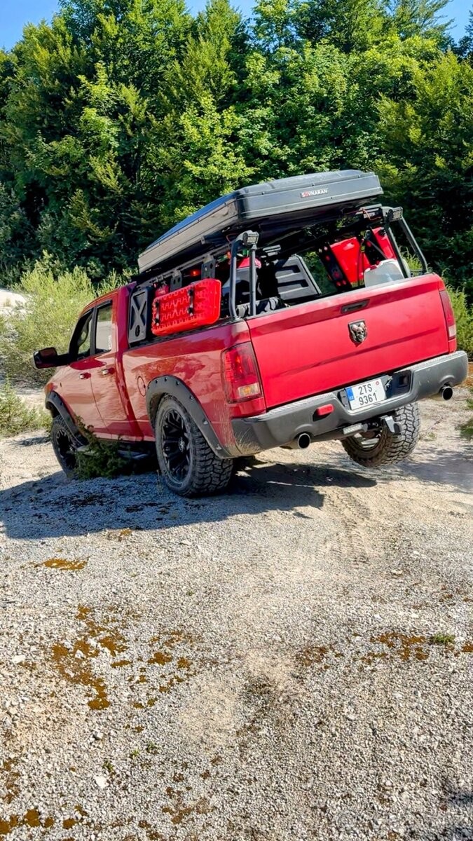 dodge-ram-5-7-hemi-v8-4-4-lift-3 - 1
