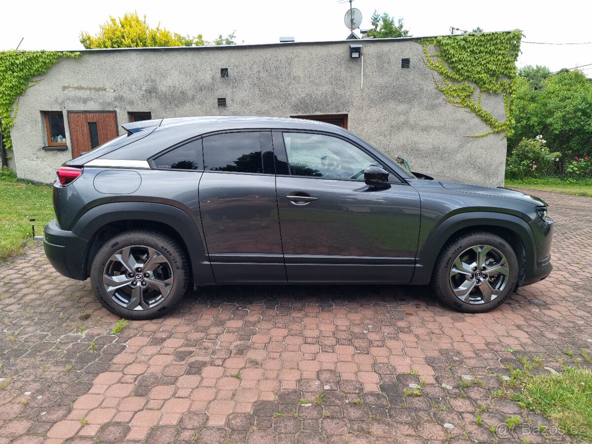 mercedes-benz-gla-2-0 - 1