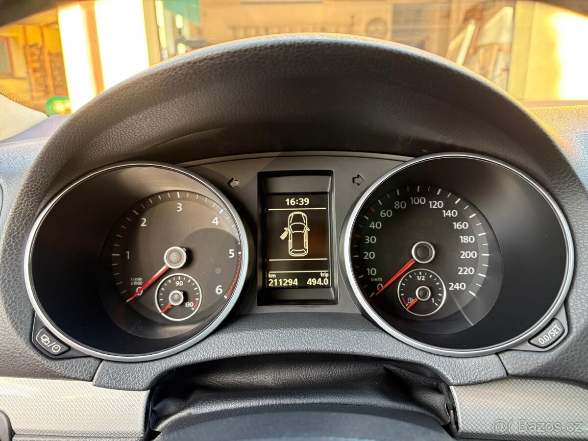 volkswagen-golf-variant-1-6-match-tdi-77kw-2013 - 4