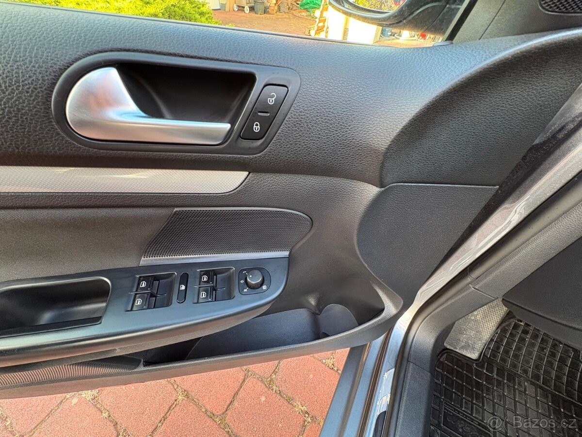 volkswagen-golf-variant-1-6-match-tdi-77kw-2013 - 8