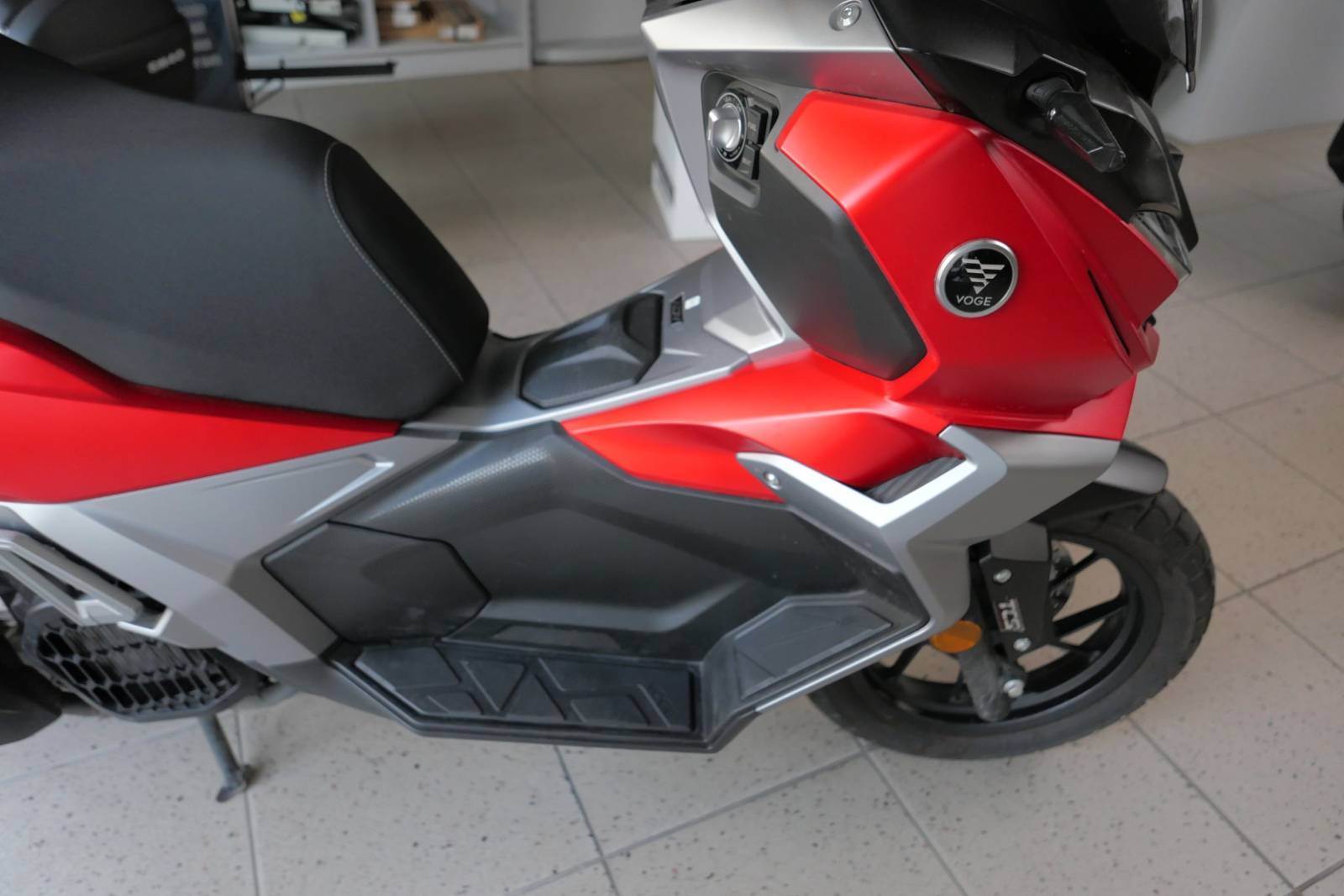 voge-sr1-125i-adv - 1