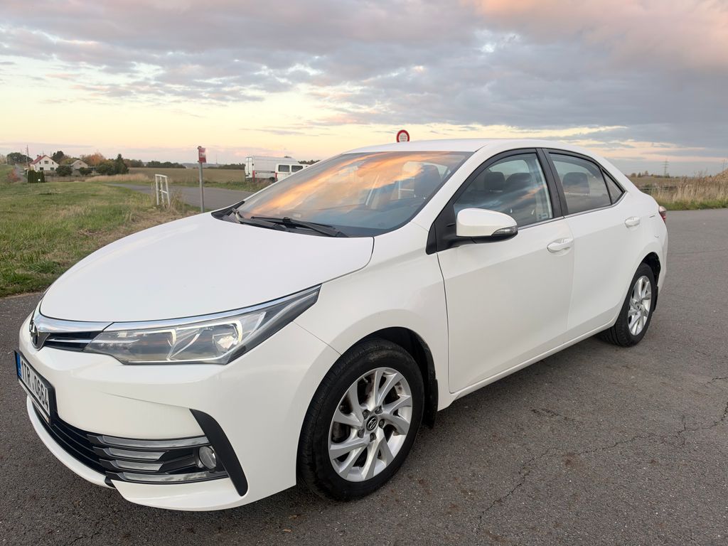 Toyota Corolla 1,6 97 kW-BENZIN  24 050 KM , 1.MAJITEL