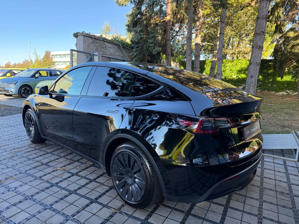 tesla-model-y-standart-range-lfp - 3