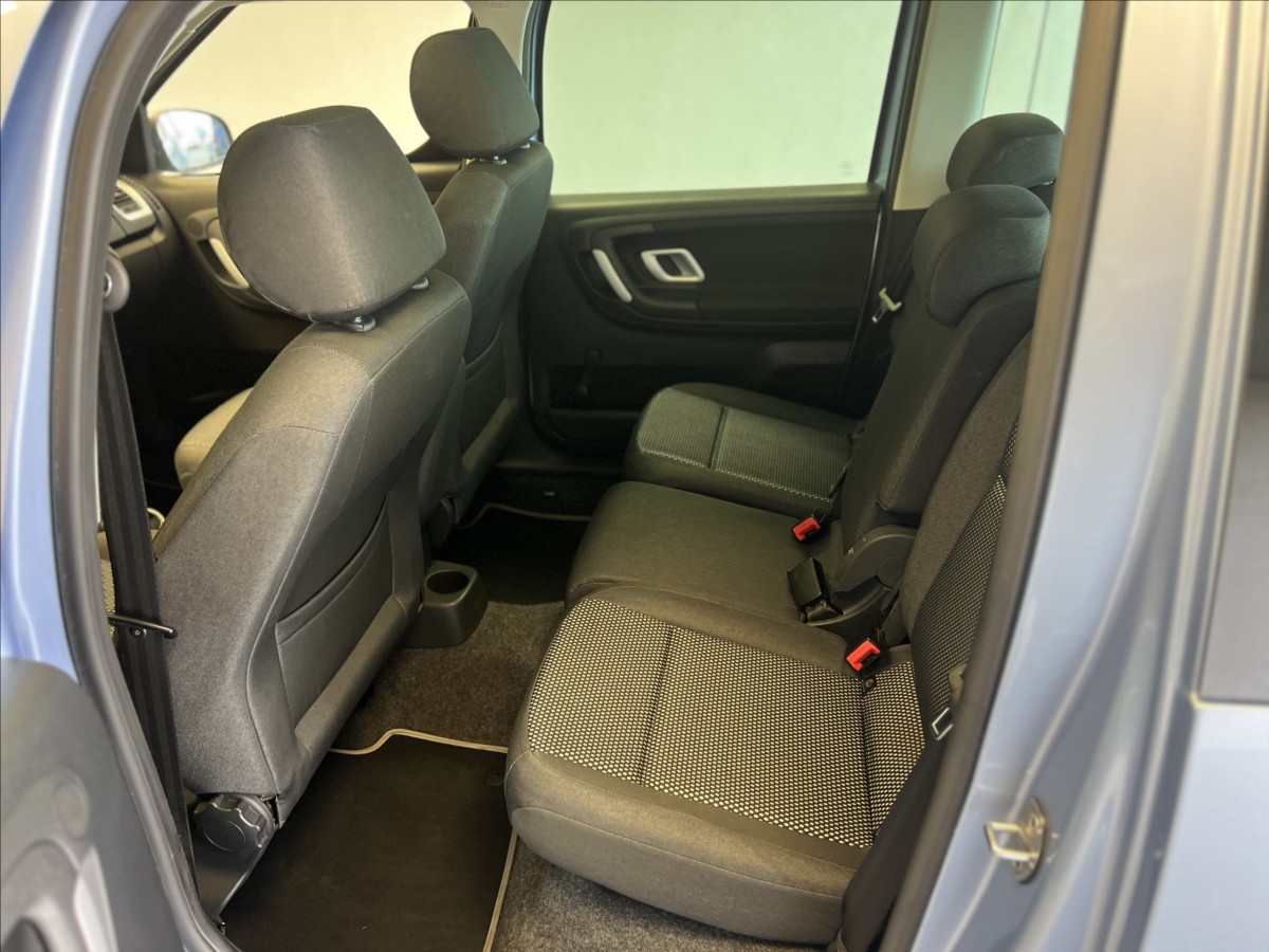skoda-roomster-1-6-16v-scout - 9