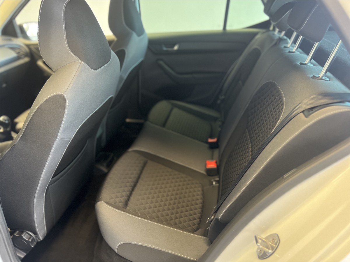 skoda-fabia-1-2-tsi-monte-carlo - 9